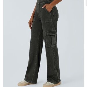 Halara Flex™ Mid Rise Pockets Straight Leg Casual Cargo Jeans. EUC! ✨